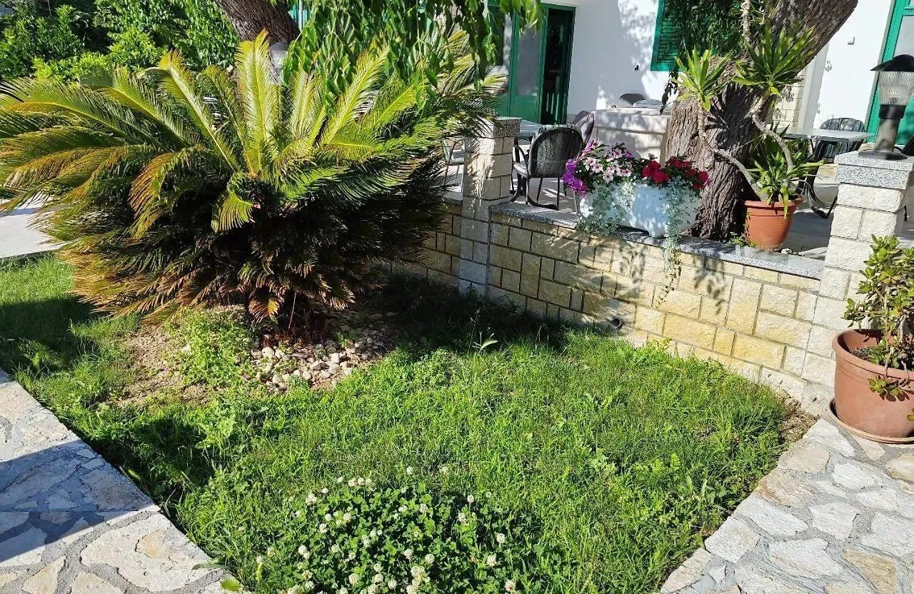 Apartments By The Sea Barbat, Rab - 22424 Rab Town